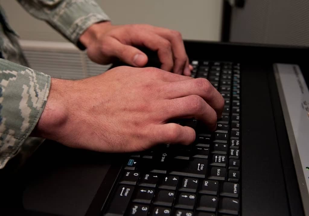 DOD Secure Access File Exchange (DOD SAFE) 1 How does DOD SAFE work